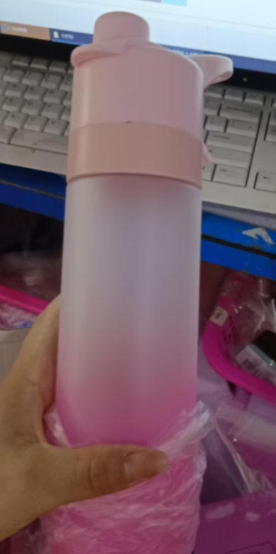 Spray Water Bottle For Girls Outdoor Sport Fitness Water Cup Large Capacity Spray Bottle Drinkware Travel Bottles Kitchen Gadgets - worthwears